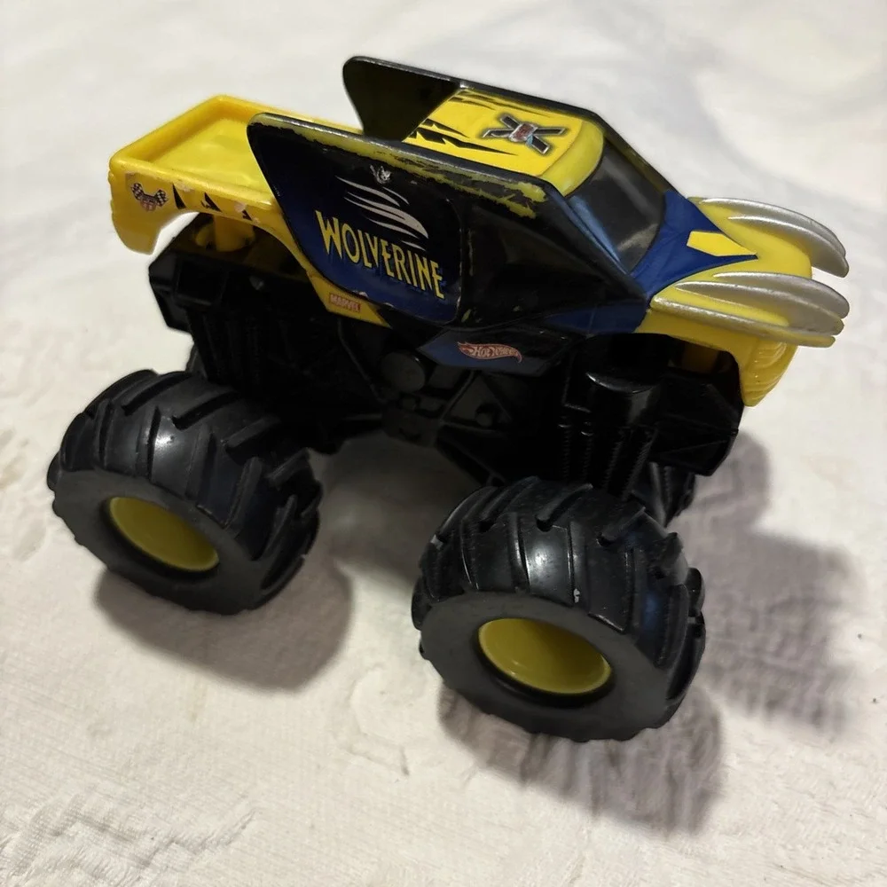 Hot Wheels Monster Jam Wolverine Truck 1:64 Scale Marvel